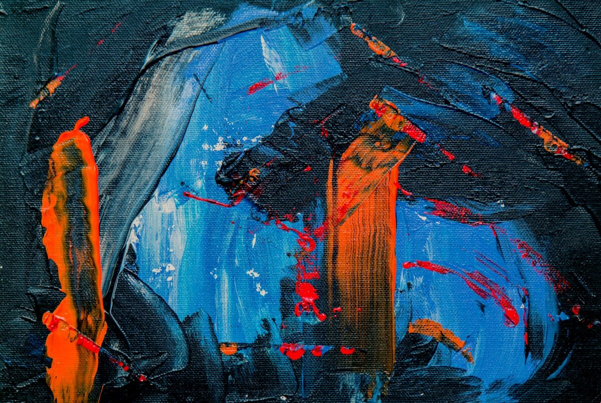 Signes de dépendance au cannabis Peinture abstraite bleue et orange évoquant la tension intérieure et les signes de dépendance au cannabis